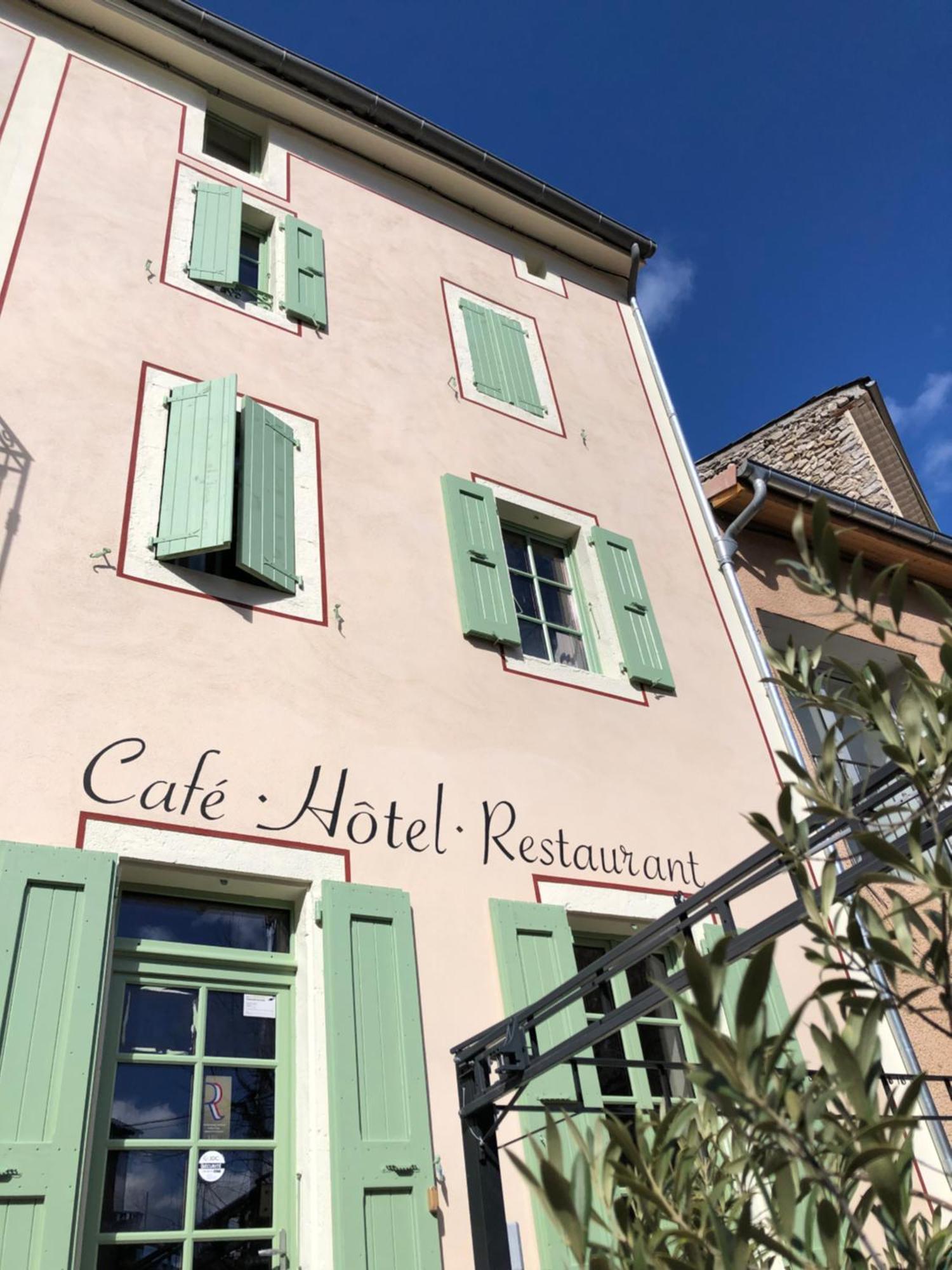 Le Dauphine Hotel Châtillon-en-Diois Екстериор снимка