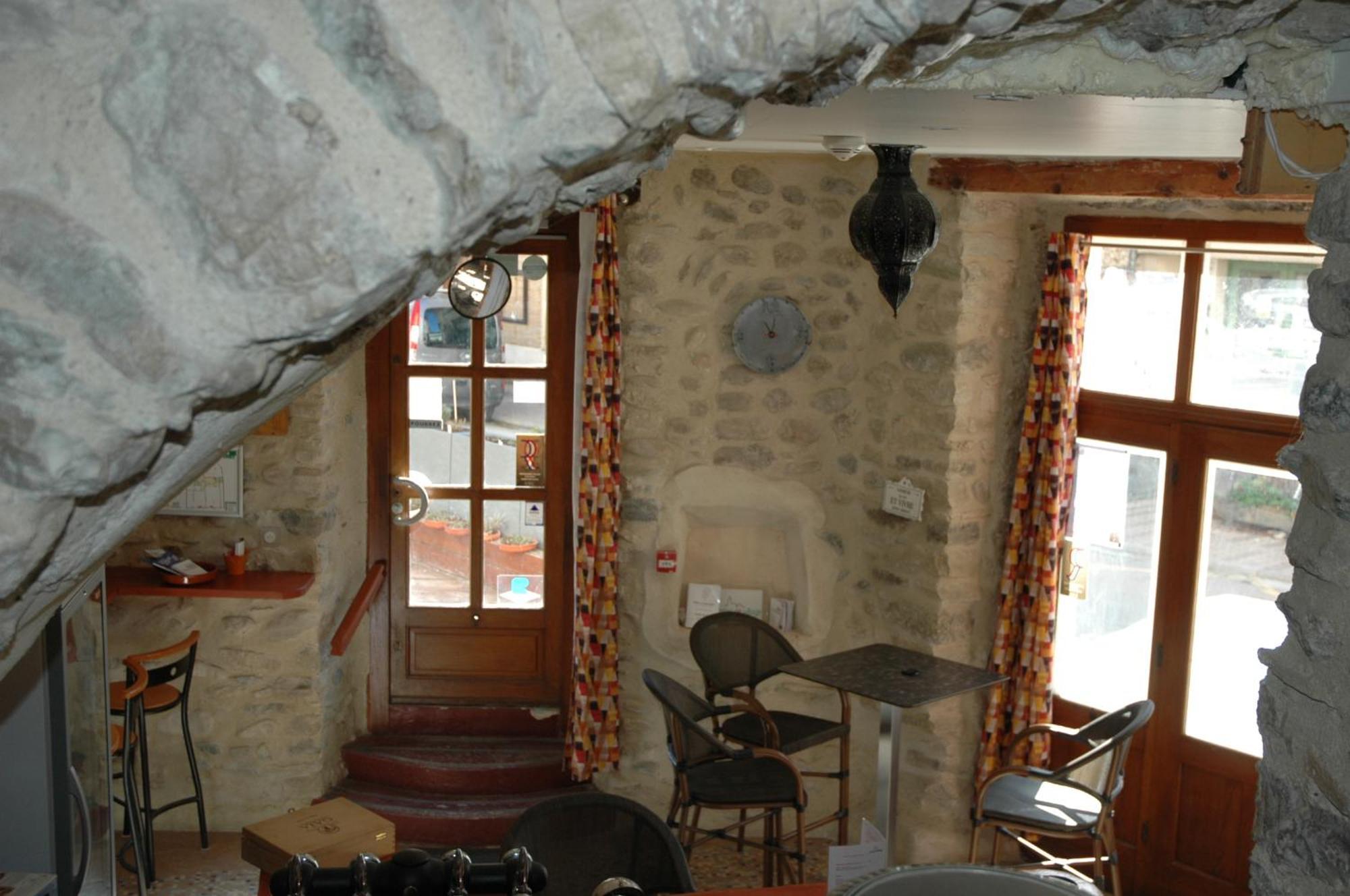 Le Dauphine Hotel Châtillon-en-Diois Екстериор снимка