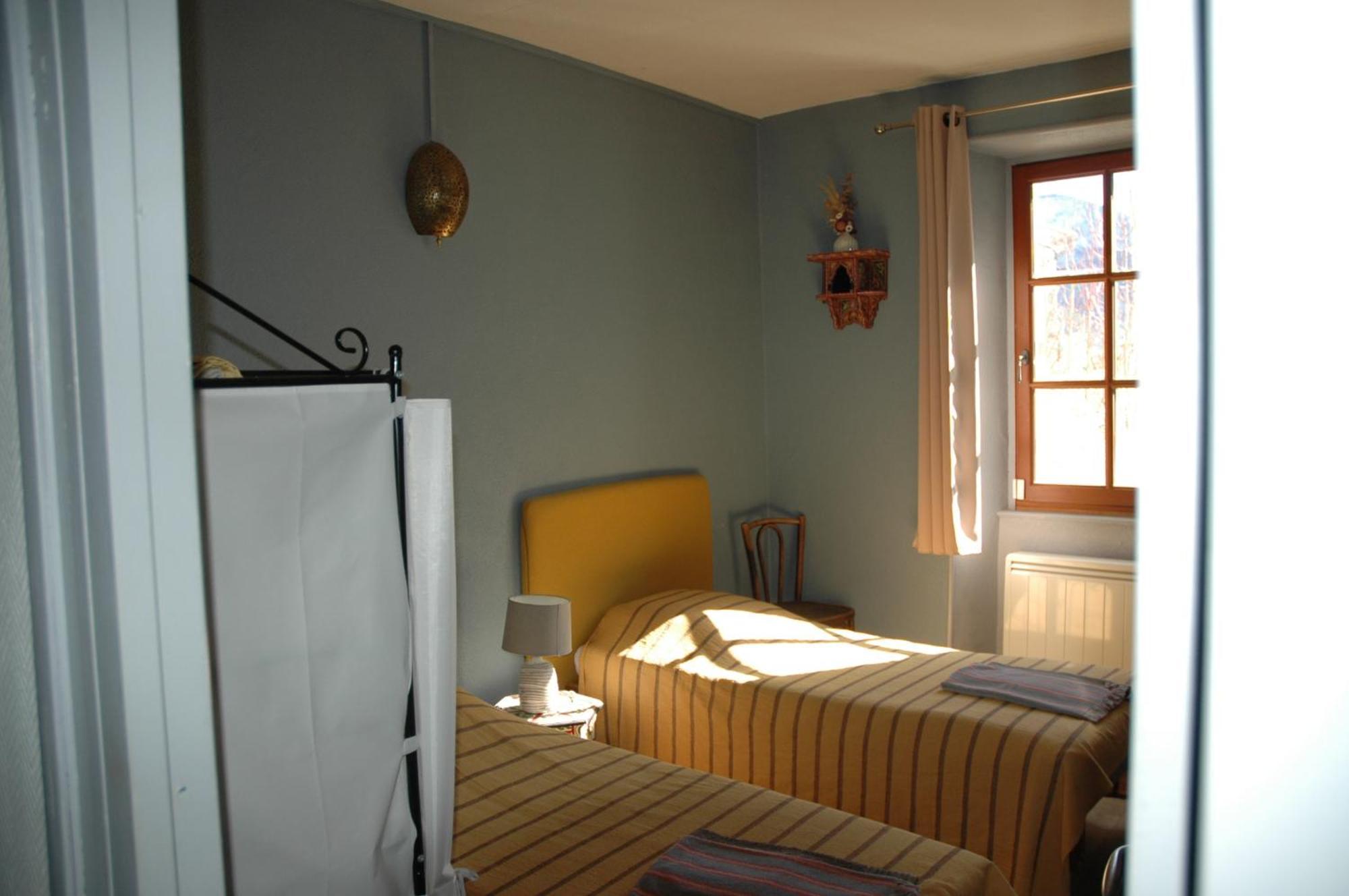 Le Dauphine Hotel Châtillon-en-Diois Екстериор снимка