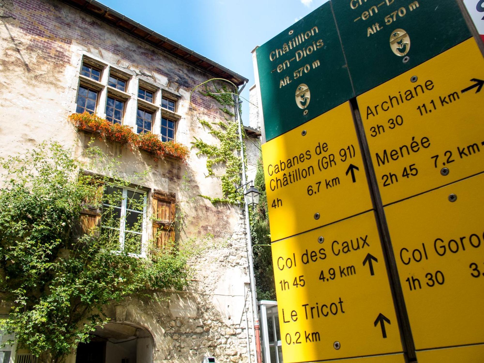 Le Dauphine Hotel Châtillon-en-Diois Екстериор снимка