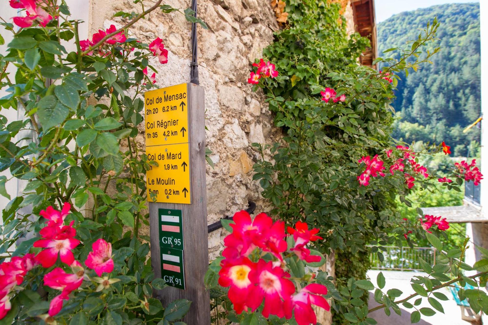 Le Dauphine Hotel Châtillon-en-Diois Екстериор снимка