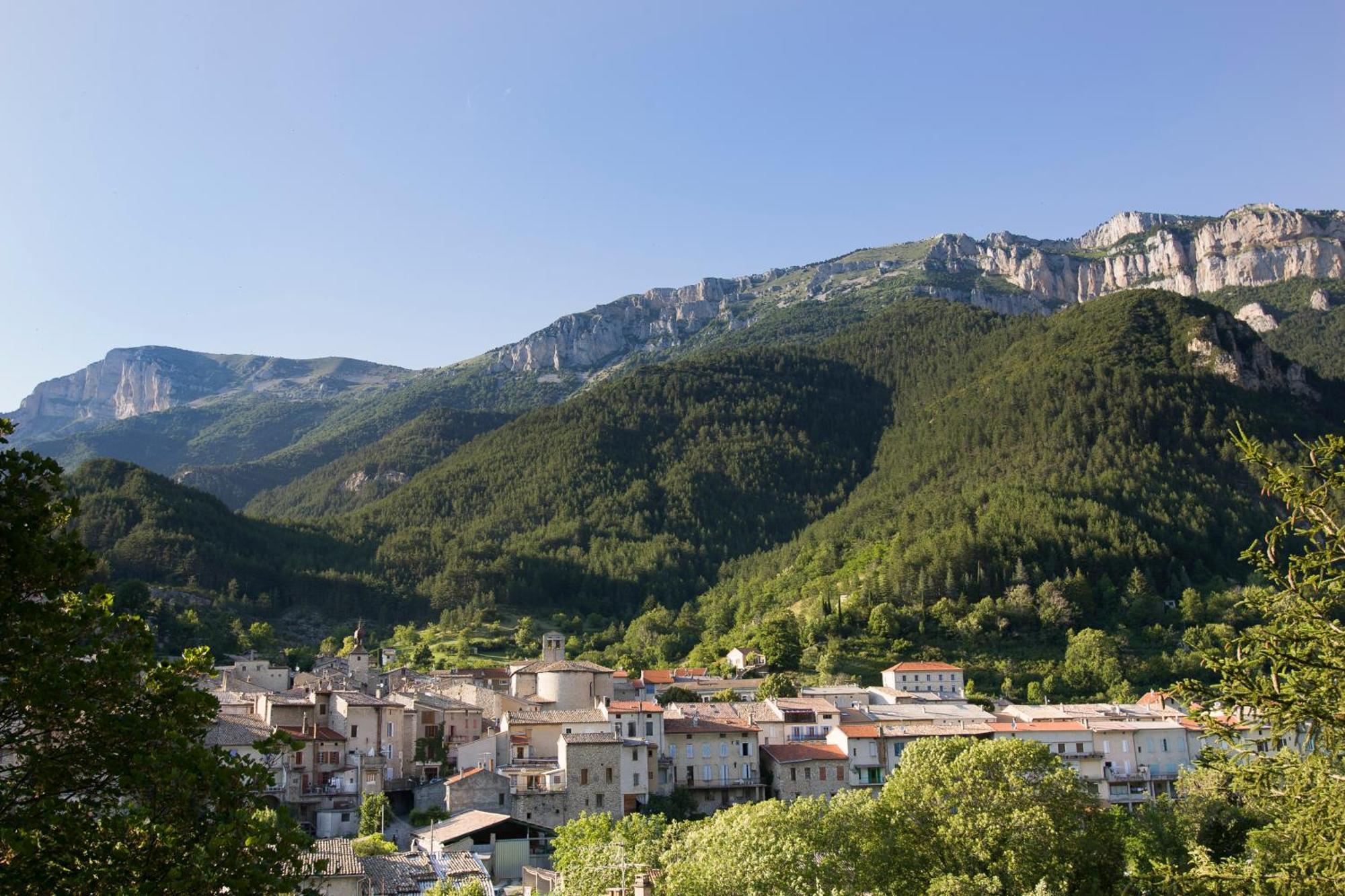 Le Dauphine Hotel Châtillon-en-Diois Екстериор снимка