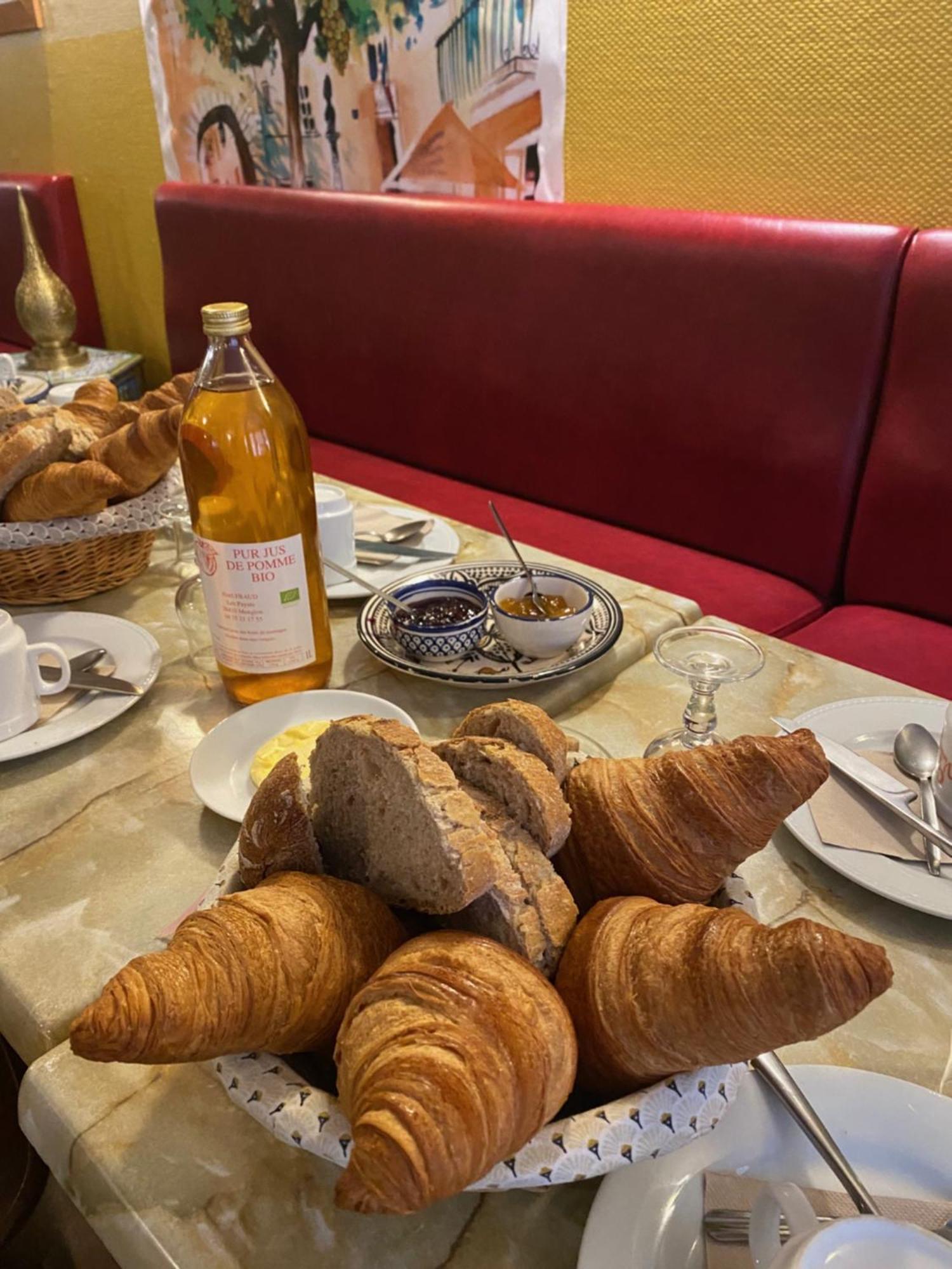 Le Dauphine Hotel Châtillon-en-Diois Екстериор снимка