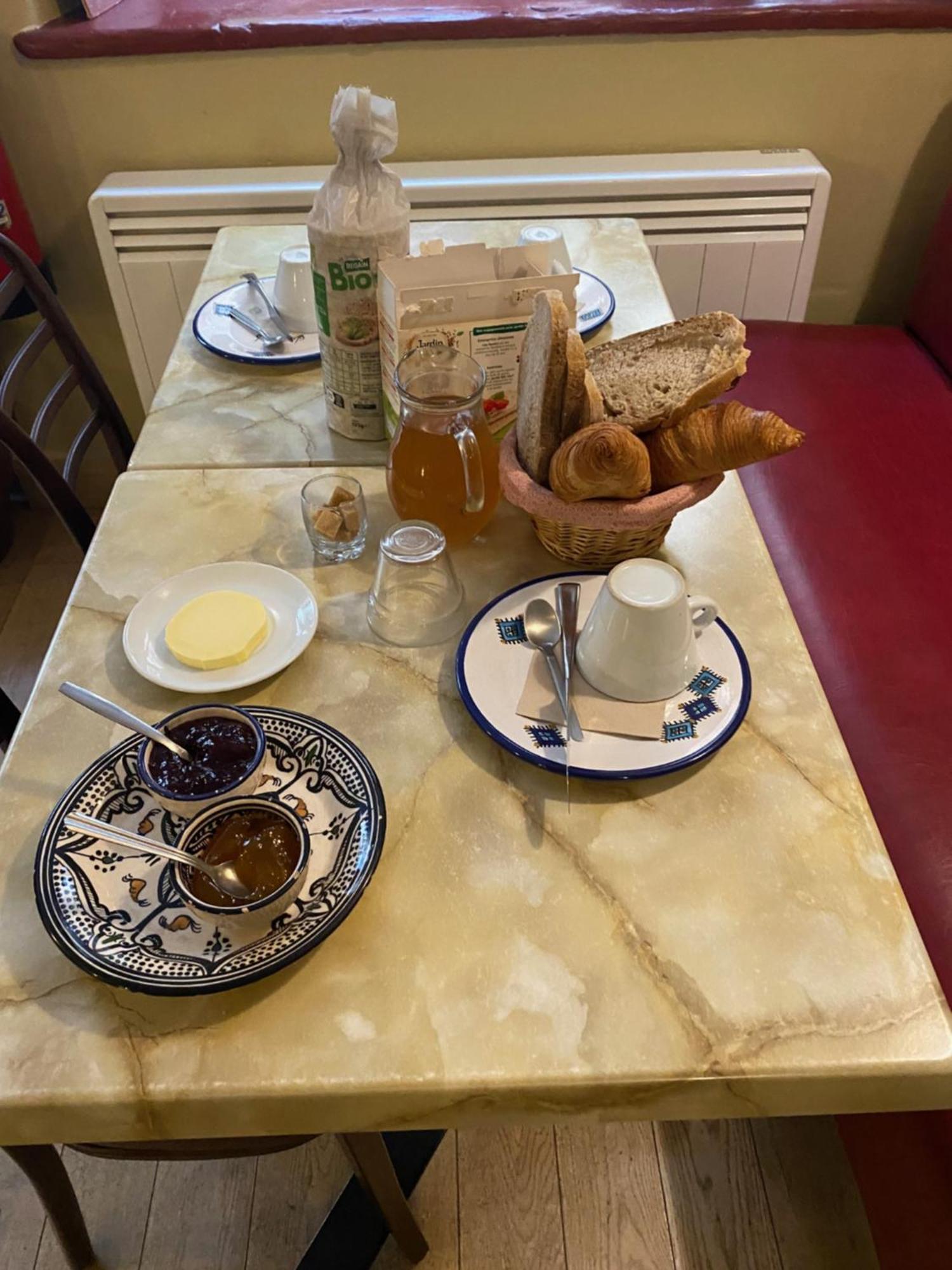 Le Dauphine Hotel Châtillon-en-Diois Екстериор снимка